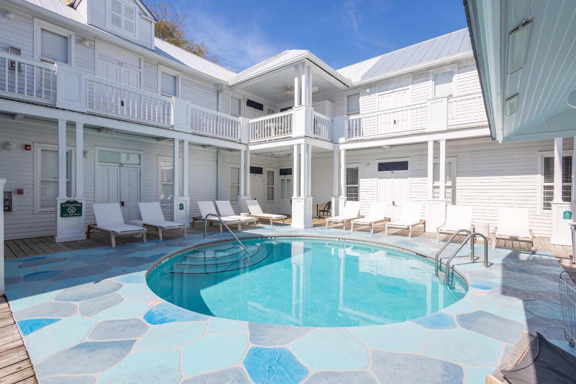 Deluxe King With Balcony - At James House With Parking! Key West Exterior photo