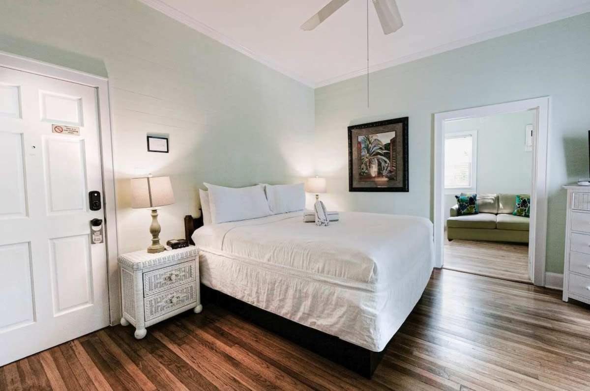 Deluxe King With Balcony - At James House With Parking! Key West Exterior photo